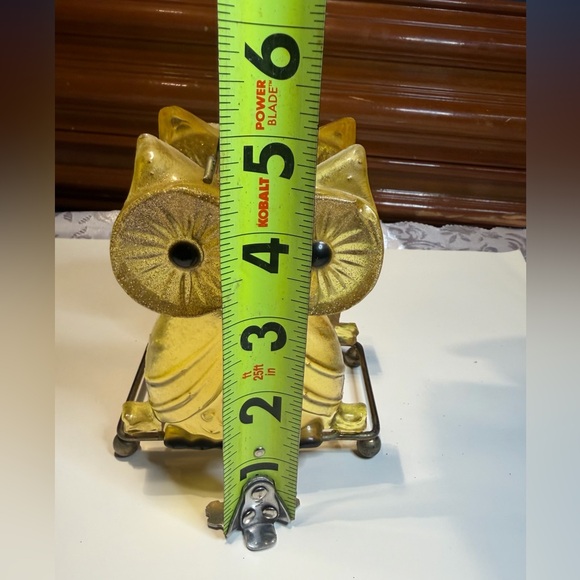 Vintage yellow lucite owl napkin or letter holder from the 1970s - Picture 4 of 6